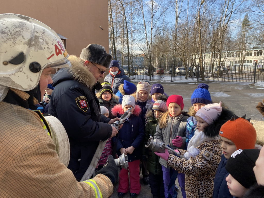 В школу приехала пожарная машина!!! | 05.03.2021 | Санкт-Петербург -  БезФормата