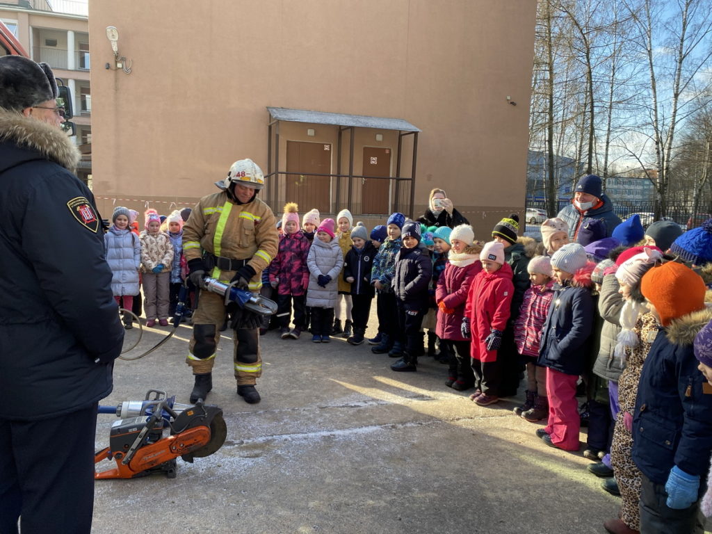 В школу приехала пожарная машина!!! | 05.03.2021 | Санкт-Петербург -  БезФормата