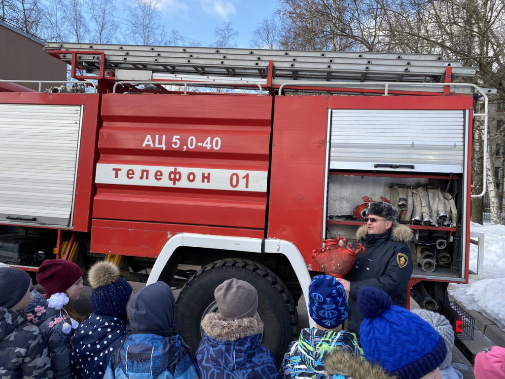 В школу приехала пожарная машина!!! | 05.03.2021 | Санкт-Петербург -  БезФормата