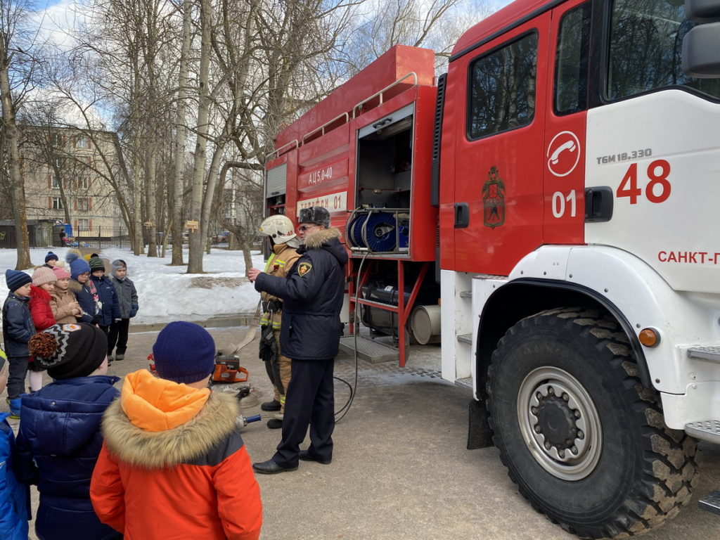 В школу приехала пожарная машина!!! | 05.03.2021 | Санкт-Петербург -  БезФормата