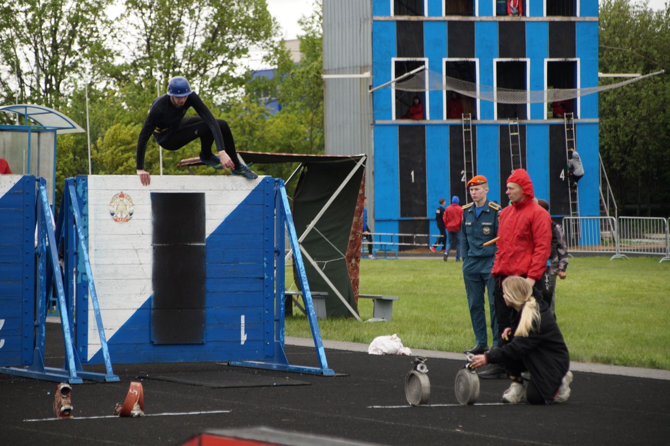 Спортивные учреждения санкт петербурга. Пожарно спасательный спорт домик. Пожарноспасательныей спорт СПБ. Манеж пожарно-спасательного спорта. Юные пожарные соревнования фото.
