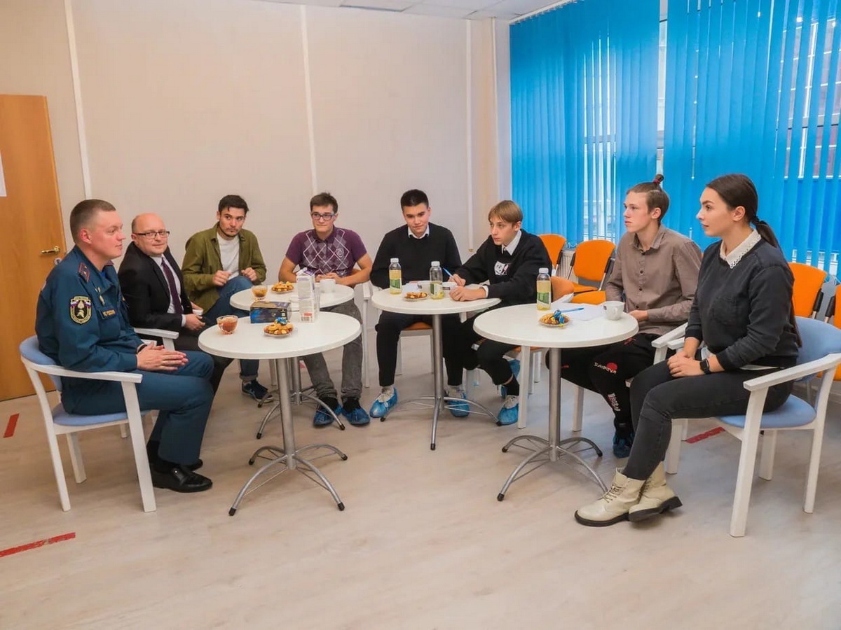 Подростковый молодежно-досуговый центр фрунзенский. Олеко дундича 32. Досуговый центр фрунзенский. Досуговый центр фрунзенский. Молодежный досуговый центр в питере.