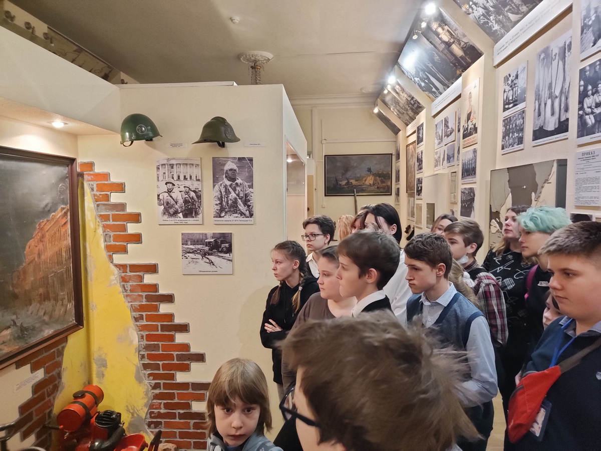 Посещение спб. Выставки в Питере фотографии. Школы Санкт-Петербурга. Пожарно техническая выставка Краснодар. Пожарная ярмарка.