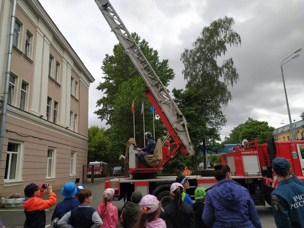 Ознакомительная экскурсия в пожарную часть | 23.06.2022 | Санкт-Петербург -  БезФормата