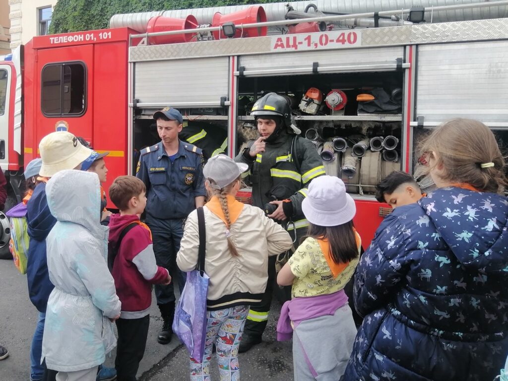 Экскурсия в пожарно-спасательную часть №17 Центрального района -  Санкт-Петербургское городское отделение ВДПО